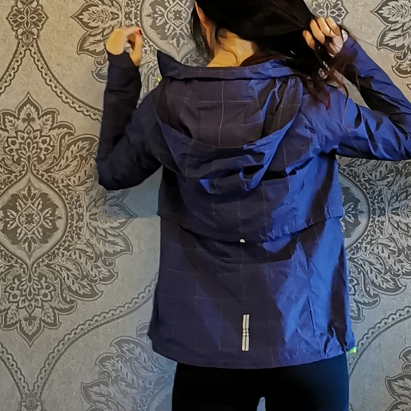 Sweaty Betty running jacket - Picture 3 of 10